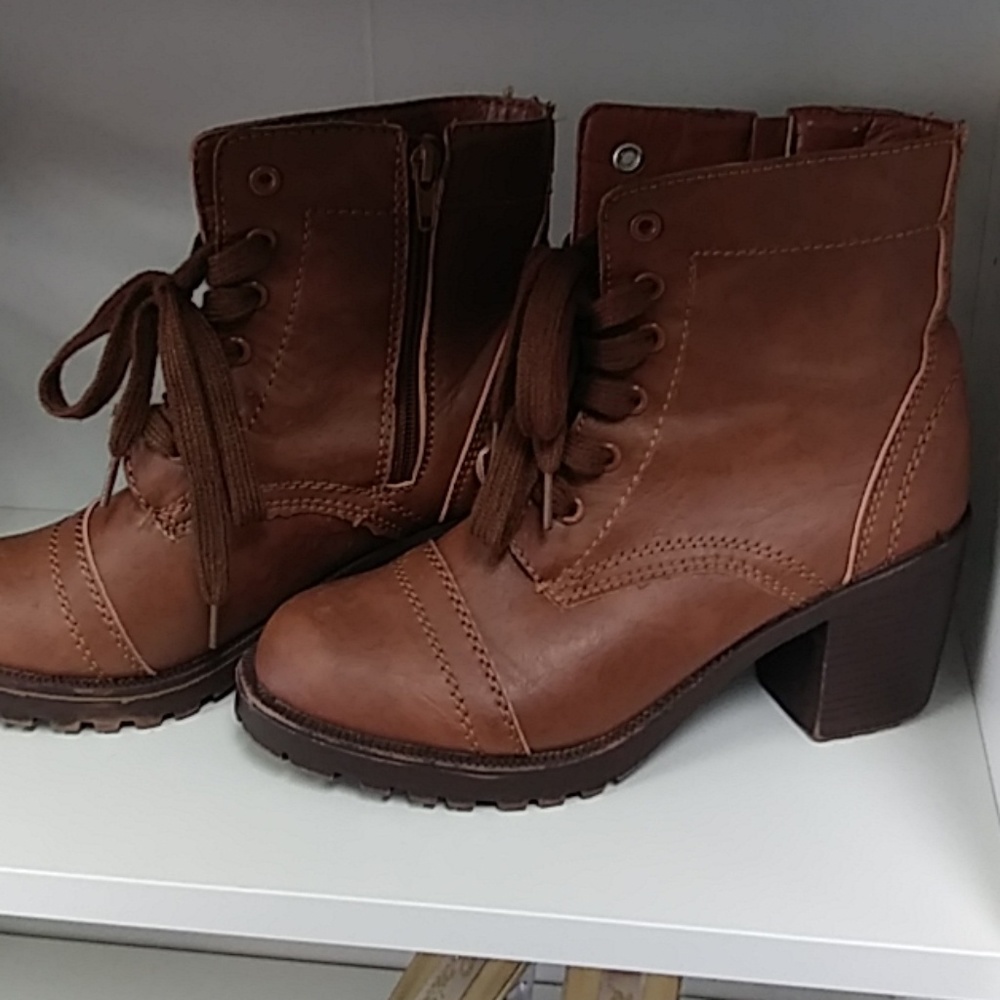 Boots - Picture 3 of 3